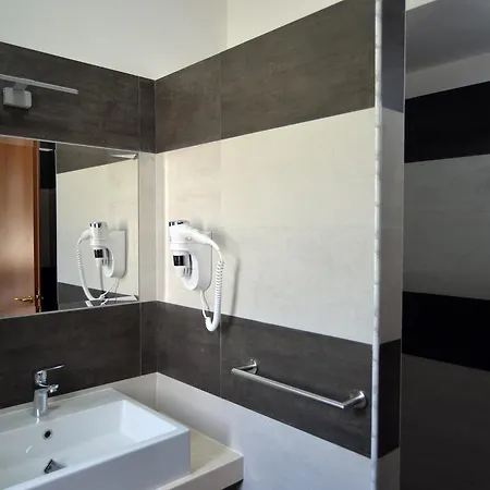 M3 3* بيسْكيتْشّي